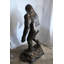 Statue en aluminium Bigfoot Sasquatch sur base rocheuse 38 po x 29 po x H 77 po