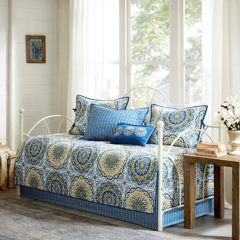 Housse de lit de jour 6 pièces - réversible bleu avec grand imprimé médaillon et dos rayé, convient à un lit simple, comprend une housse, 3 taies décoratives, 1 coussin décoratif, pièce facile à nettoyer, envers pour matelas, machine