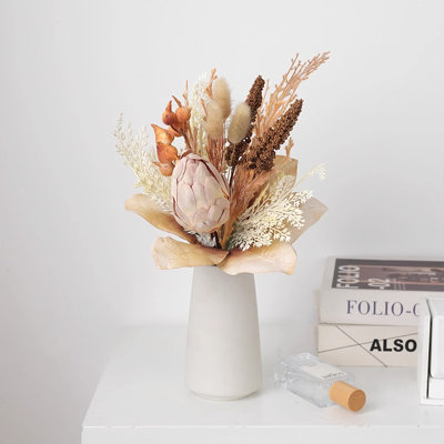 Ornements de fleurs simulées