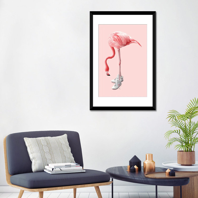 «Sneaker Flamingo» par Jonas Loose, reproduction sur toile tendue, H 32 po x l 24 po x P 1 po, Papier d'art encadré noir