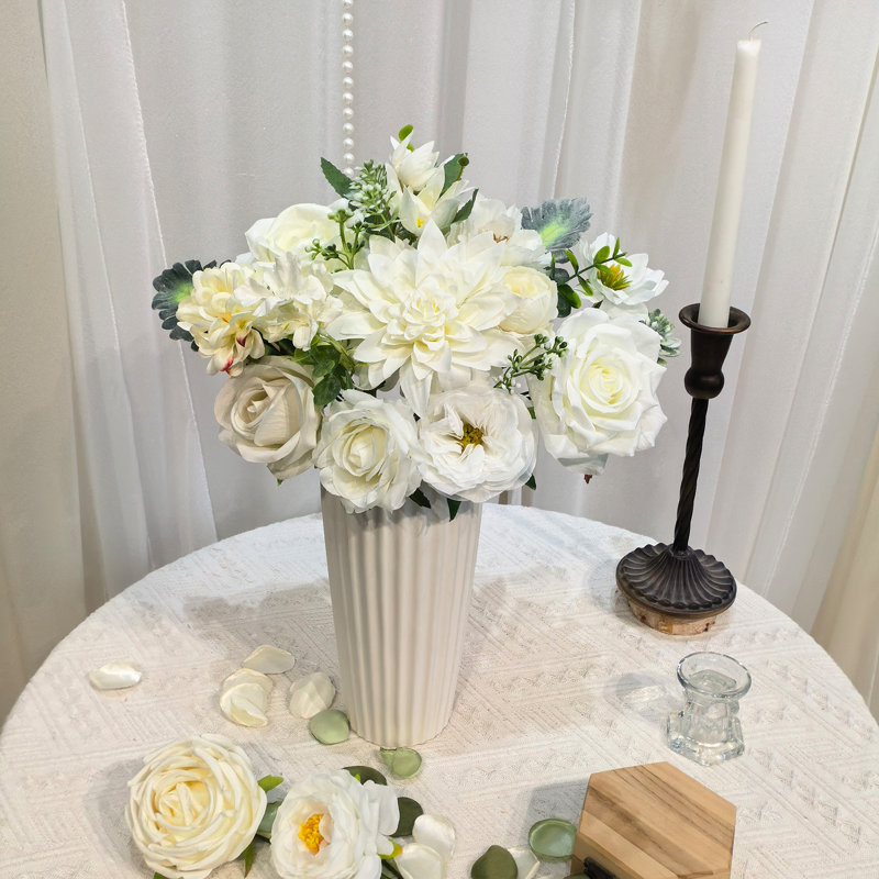 Paquet de 30 fausses fleurs élégantes en soie artificielle pour la maison, les mariages, les fêtes et les centres de table