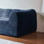 Canapé en tissu de velours 2 places moderne et peu encombrant avec coussins, idéal pour les petits espaces de vie et les bureaux, avec un design doux et compressé-1150210548