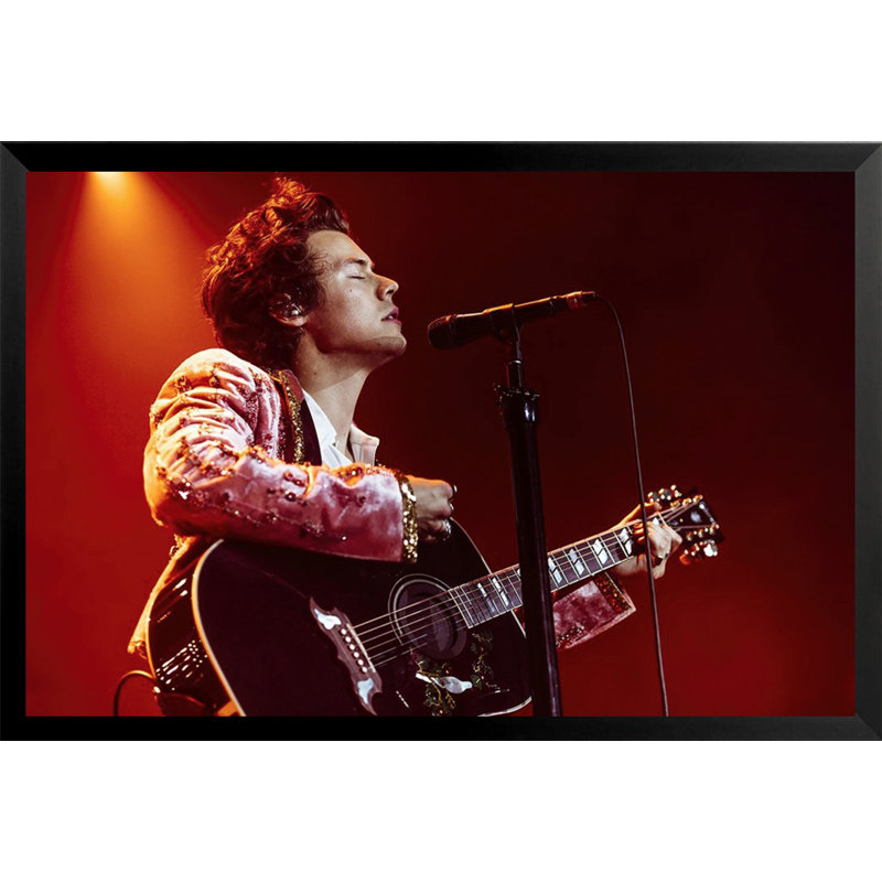 "Harry Styles jouer de la guitare", photographie sur toile à cadre flottant