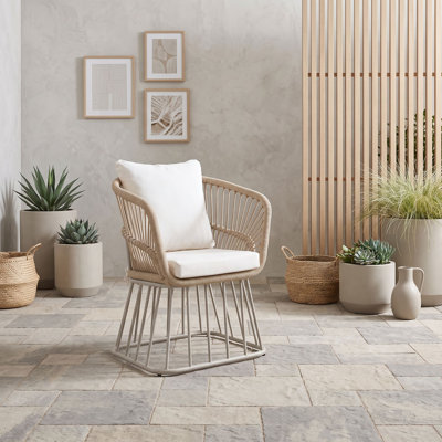 Chaise de salle à manger d'extérieur en osier avec coussin de structure en acier et dossier haut pour patio ou balcon