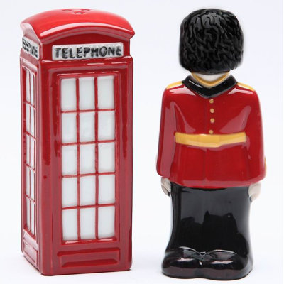 Cosmos Gifts England Guardsman and Phone Booth 2-Piece Salt and Pepper Set