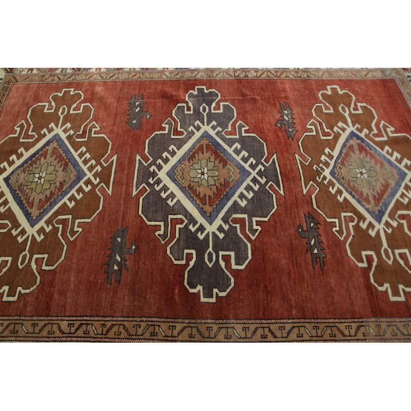 Tapis turc rétro fabriqué à la main avec un riche motif géométrique rouge pour un décor tribal authentique