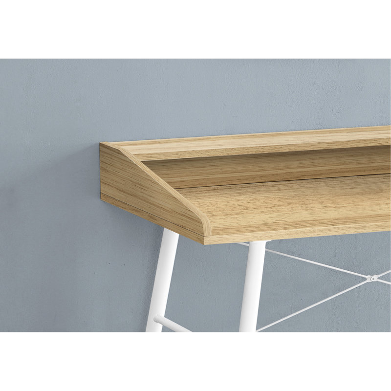Poste de travail moderne avec stratifié naturel et éléments en métal blanc, H 34,72 po x l 24,21 po x P 45,93 po