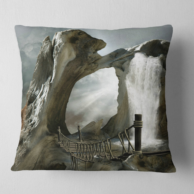 Grand coffre avec oreiller en cascade paysage, 18 po x 18 po, Coussin décoratif