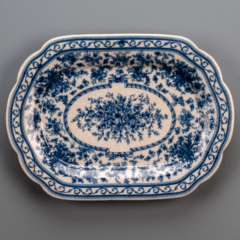 Plateau en porcelaine bleu et blanc 16,5 po, H 1,5 po x l 15 po x P 11 po