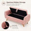 Banc de rangement moderne en velours côtelé rose avec coussins et pieds en bois ; convient aux chambres et aux couloirs.