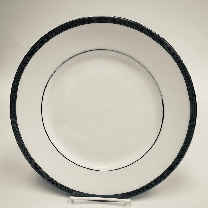 Ensemble de 4 assiettes décoratives avec bordure à motif Victoria Bella 10,75 po