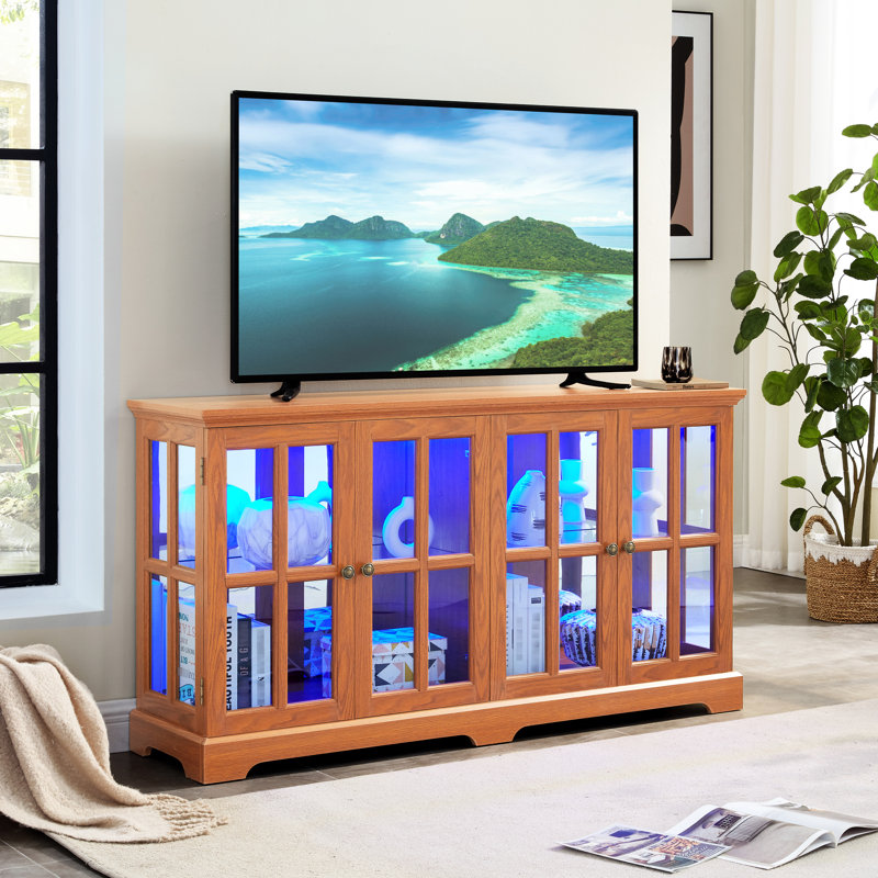 Vitrine antique en verre chêne foncé avec portes grillagées, tablettes réglables et lumières à DEL activées pour le bureau