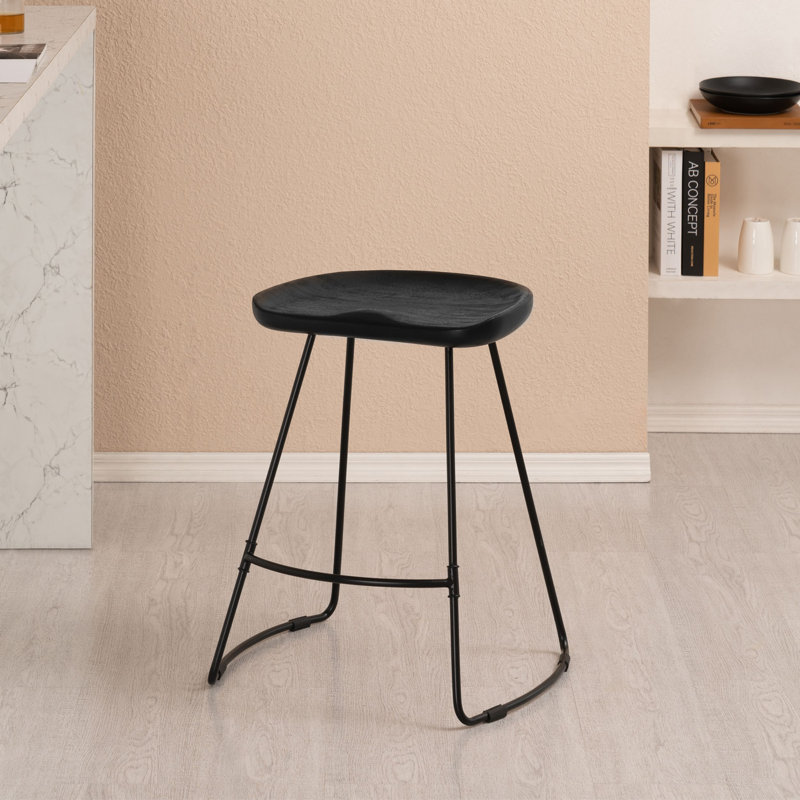Tabouret de bar en bois massif Alberts, Petit tabouret (siège d'une hauteur de 24 po), Noir