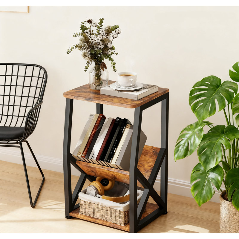 Table d'appoint étroite à 3 niveaux avec tablette de rangement, table de bout mince industrielle et table de chevet pour les petits espaces dans le salon, la chambre à coucher ou le bureau à domicile