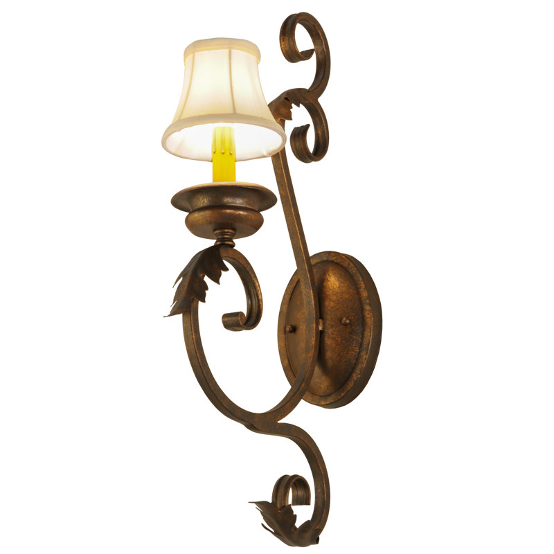 1 - Light Wallchiere