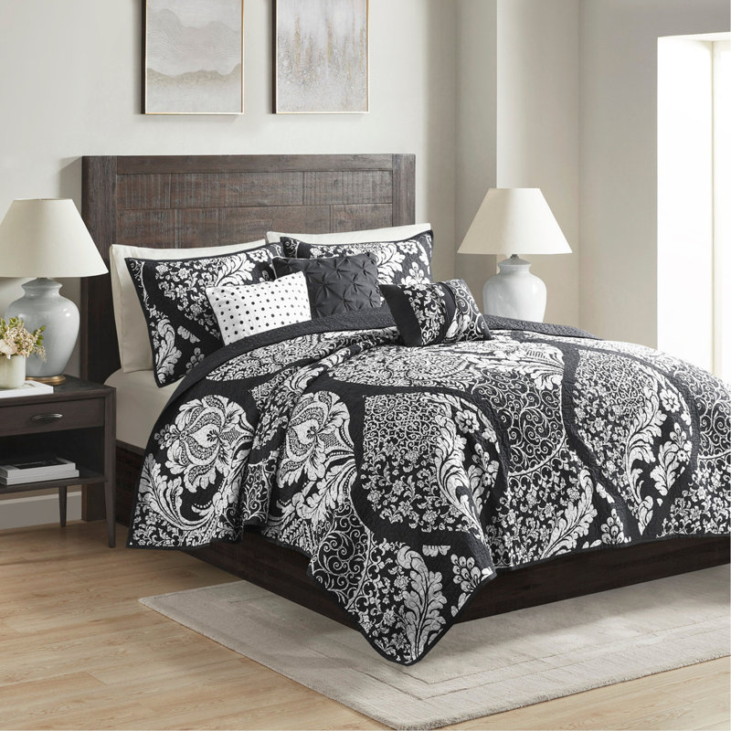 6 Piece Printed Cotton Quilt Set With Throw Pillows