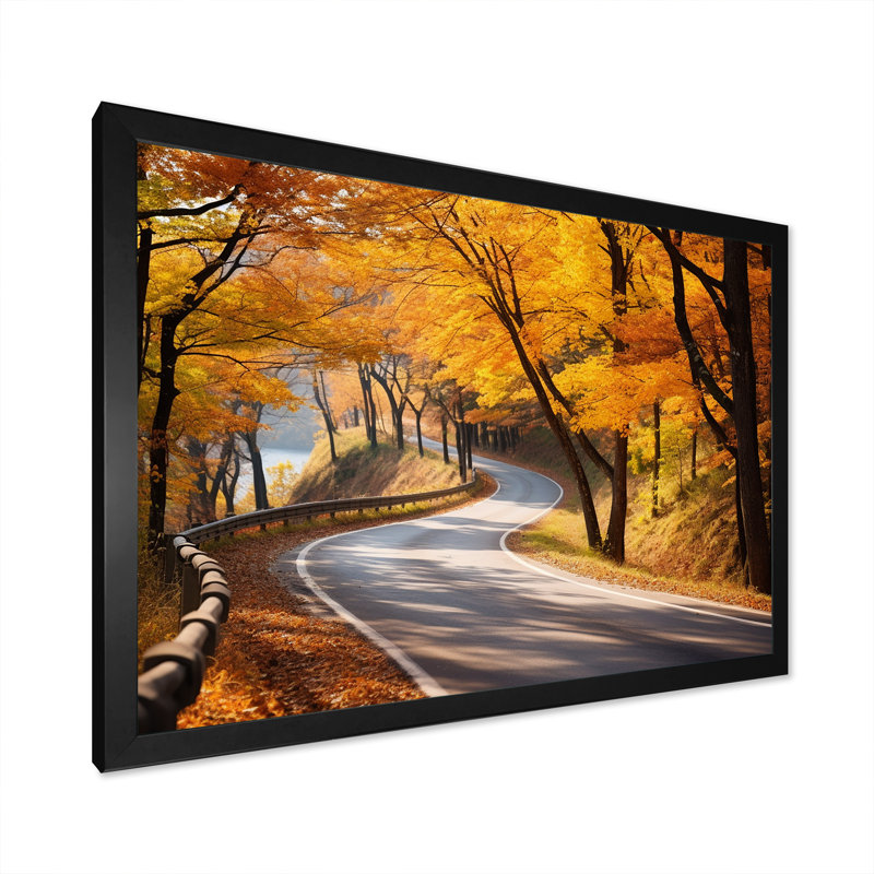 «Golden Road Into The Autumn Forest IV - Road», art mural, Cadre d'angle fermé noir, H 12 po x l 20 po x P 1 po