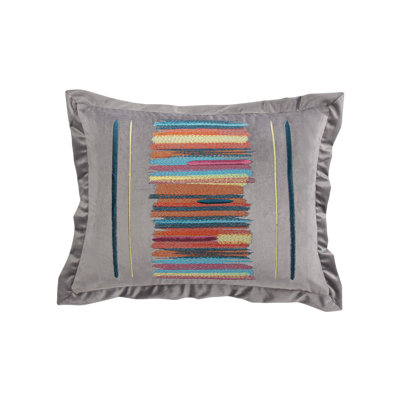 Coussin décoratif brodé à volants Abbie