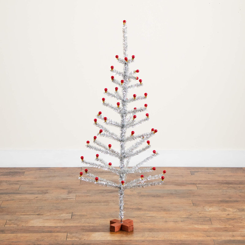 Arbre de Noël artificiel pré-éclairé avec ornements rouges et dorés, rubans et 100 lumières DEL blanc chaud