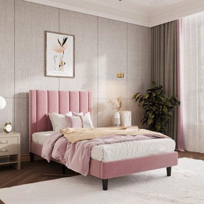 Lit plateforme tapissier avec velours et tête de lit rayée Stauton