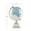 Amy Cole et globe gris