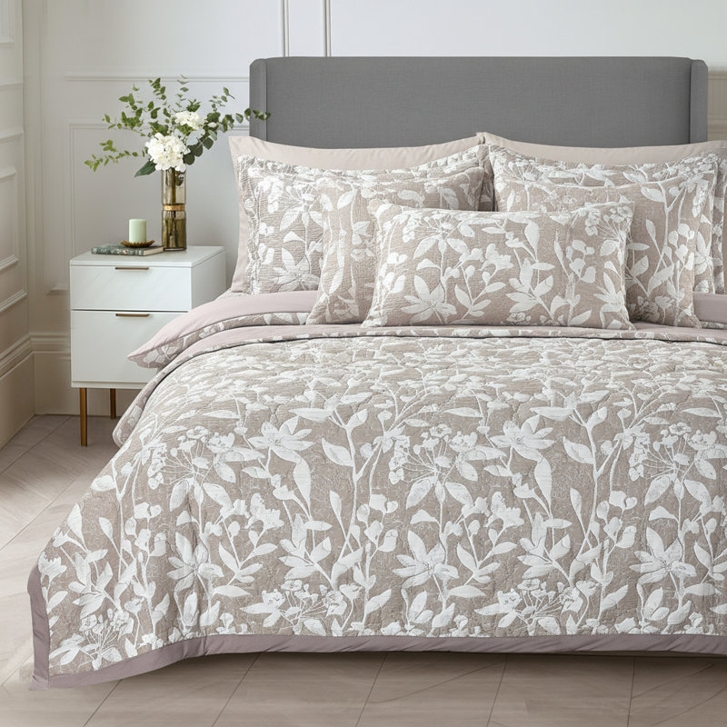 Luxury 3D Jacquard Stunning Leaf Pattern Duvet Set - Ashbury   , Brown Floral, Kingsize Duvet Cover + 2 Pillowcases