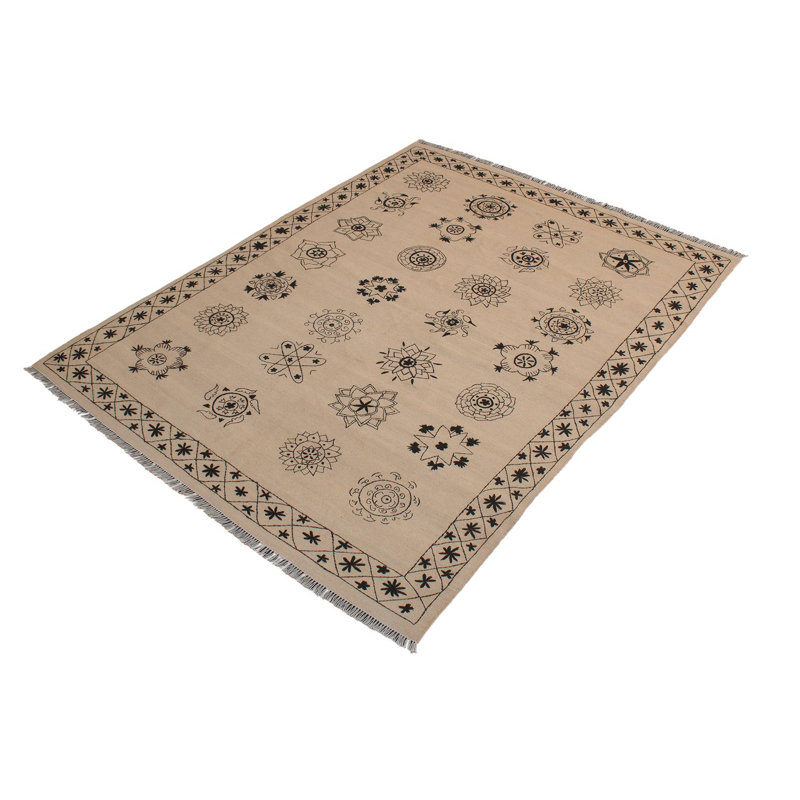 Tapis géométrique beige / noir en laine noué à la main à motif géométrique 5 pi 7 po x 7 pi 9 po Cedorah