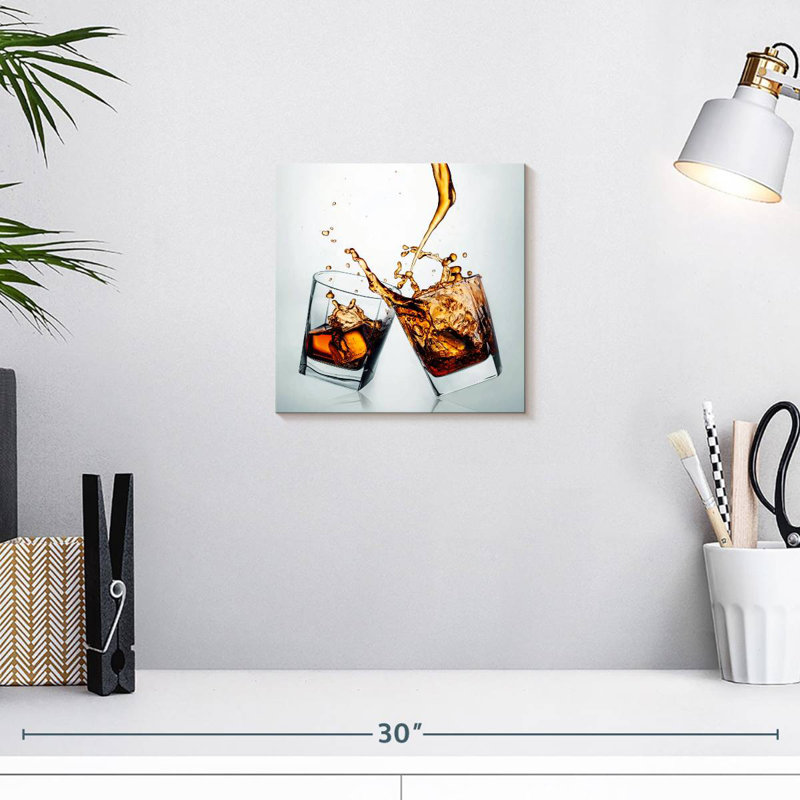 Yarlin éclaboussant des boissons de whisky, H 10 po x l 10 po