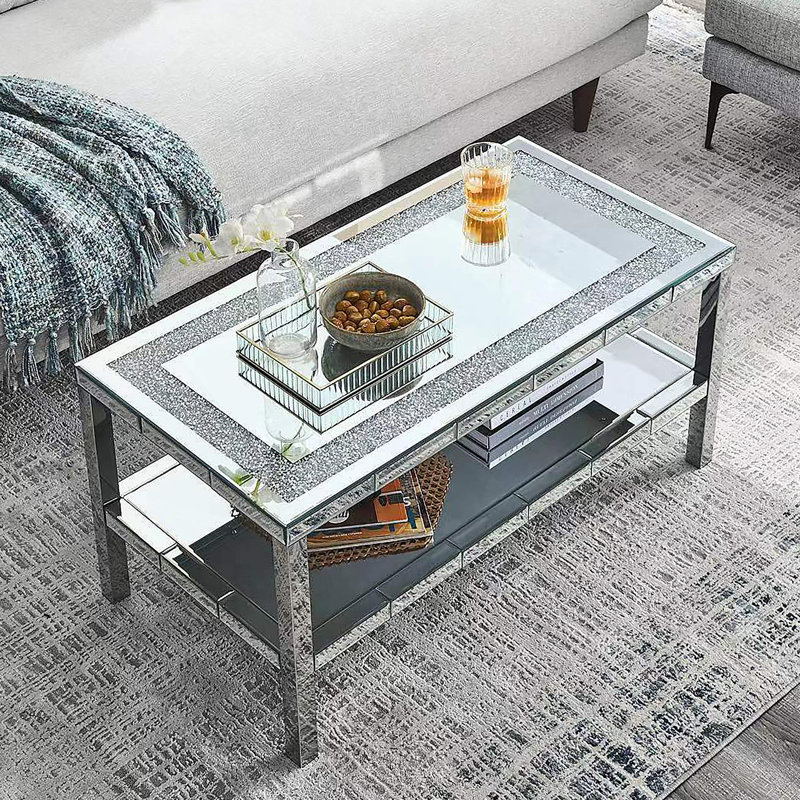 Table basse rectangulaire avec plateau en verre et tablette