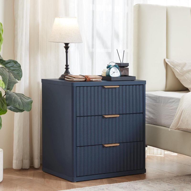 Ensemble de 3 meubles de chambre modernes en bois, comprenant une commode à 6 tiroirs (107 cm de hauteur) et une table de chevet à 3 tiroirs avec station de recharge.