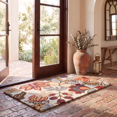 Emrick Hand Hooked Wool Floral Rug