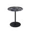 Table d'appoint de 44,5 cm de large avec plateau en verre texturé effet marbre noir et motif imprimé en 3D, piètement en acier, compacte et idéale pour les espaces modernes.
