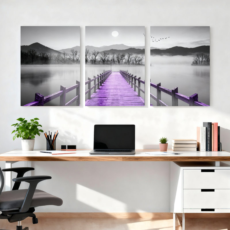 Ensemble de 3 tableaux sur toile tendue représentant un quai en bois violet et un paysage en noir et blanc.