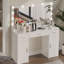 Bureau de coiffeuse 47,2 po avec grand miroir, 3 modes d'éclairage couleur, luminosité réglable, commode avec 3 tiroirs et 2 armoires verticales, coiffeuse pour femmes et filles-237880056
