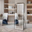 Miroir vertical pleine longueur 64 po x 21 po avec lumière DEL, miroir de sol illuminé avec support, miroir mural avec cadre mince en alliage d'aluminium pleine longueur, noir