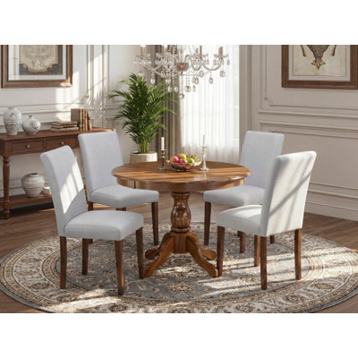 L'ensemble de mobilier de salle à manger 5 pièces comprend une table ronde avec piédestal et 4 chaises rembourrées en tissu de lin gris, noyer antique