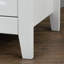 Commode avec tiroirs en bois massif et commode peinte par pulvérisation