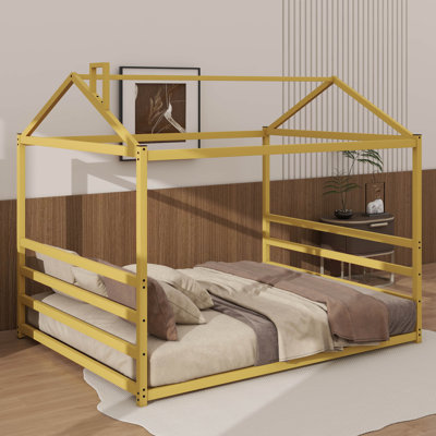 Élégant grand lit plateforme au design distinctif de maison en métal