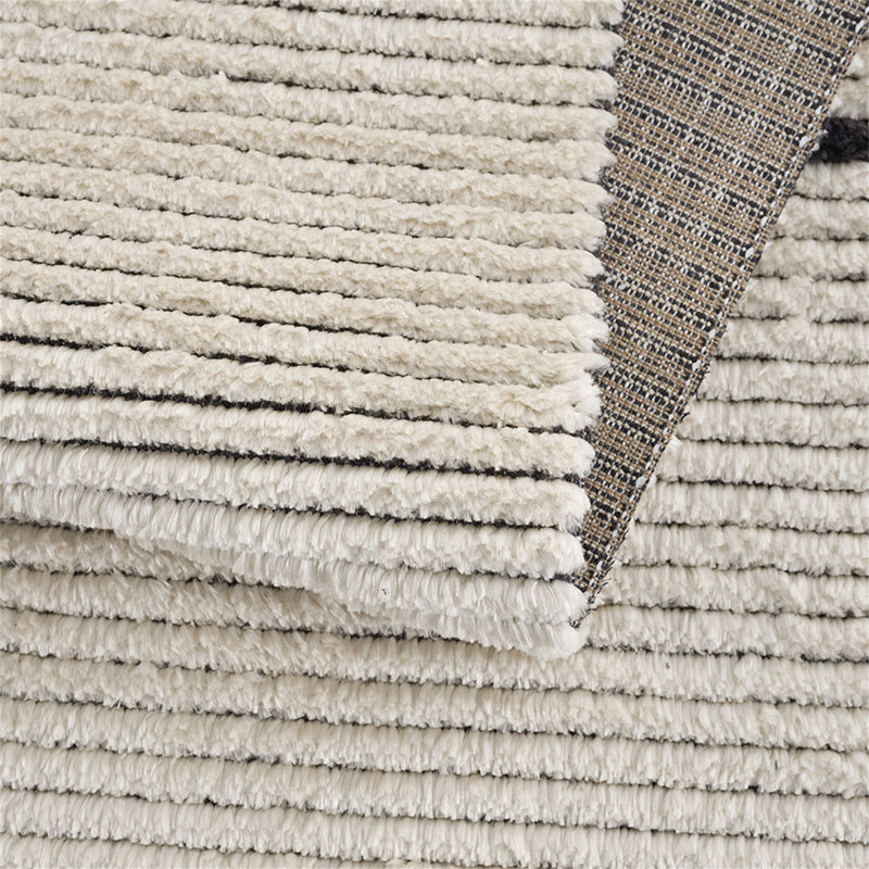 Tapis noir et ivoire moderne