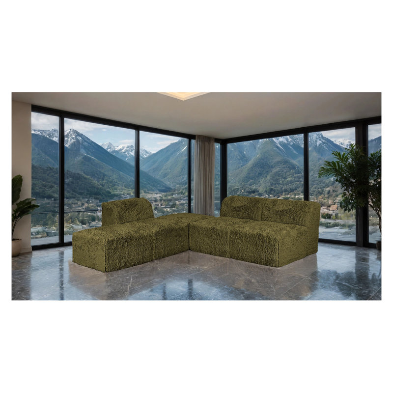 Canapé d'angle modulaire vert olive, garni de fausse fourrure et de mousse haute densité compressée, avec fauteuils et poufs sans accoudoirs.