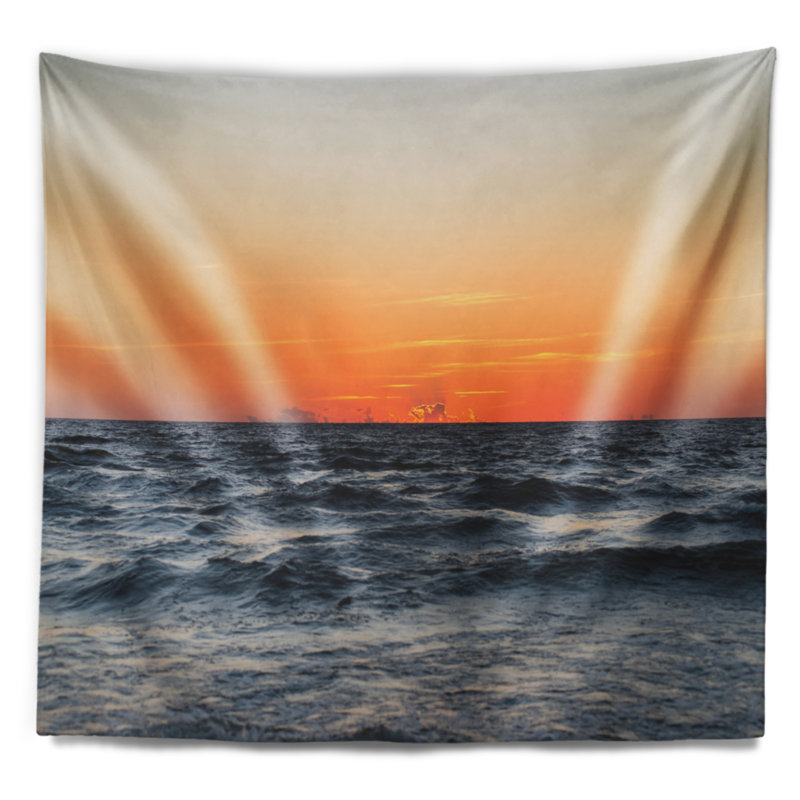 Tapisserie «Seashore Red Dramatic» sur une plage, H 32 po x l 39 po