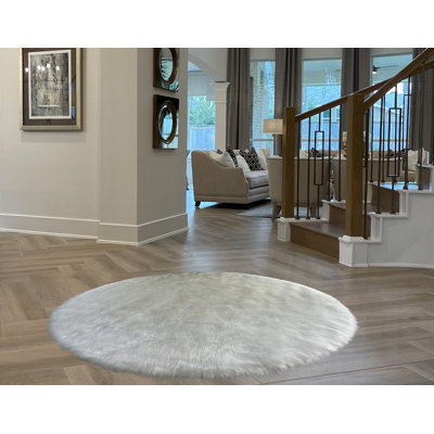 Mar Vista Solid Color Machine Woven Faux Sheepskin Area Rug in White