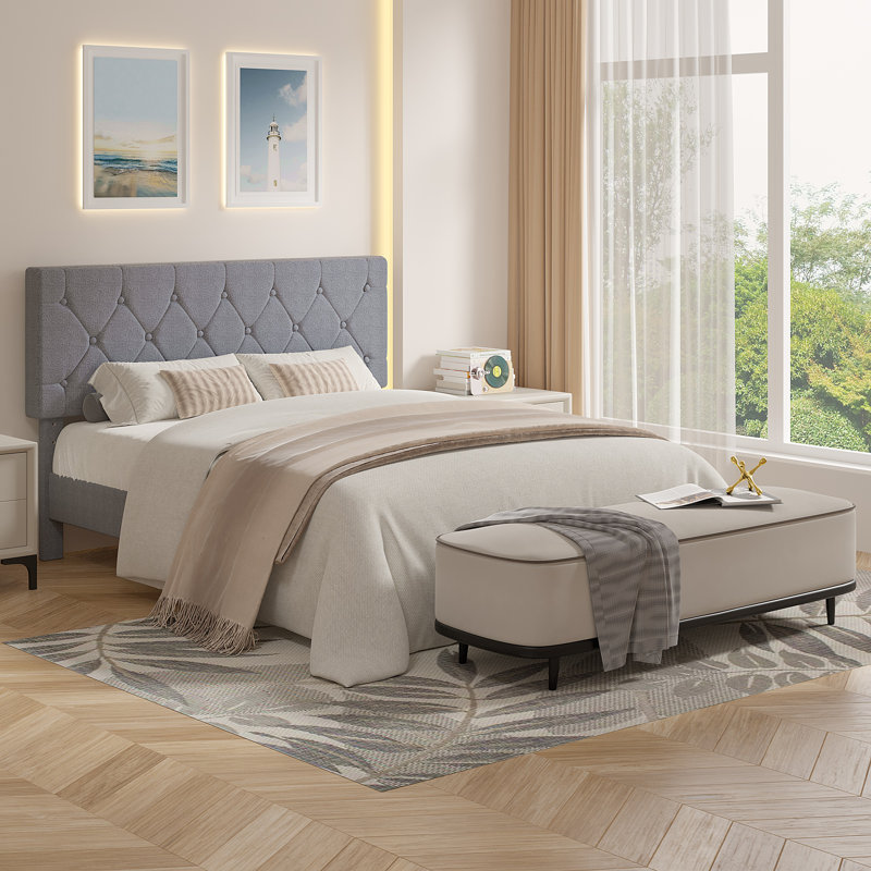 Structure de lit tapissier en velours gris avec tête de lit capitonnée à motif de losanges gris, aucun sommier tapissier requis