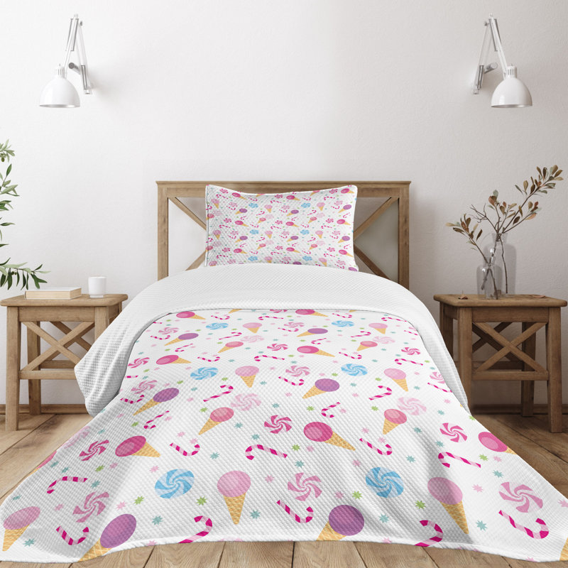 White Quilted Twin Bedspread Set with Candy Print