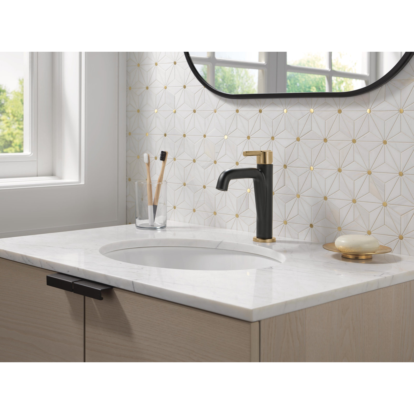 Nicoli Single-Hole Bathroom Faucet with Drain, Matte Black/Champagne Bronze