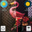 Flamant rose et tuteur de jardin