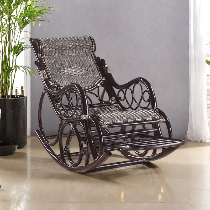 Chaise berçante en rotin avec pédale rétractable