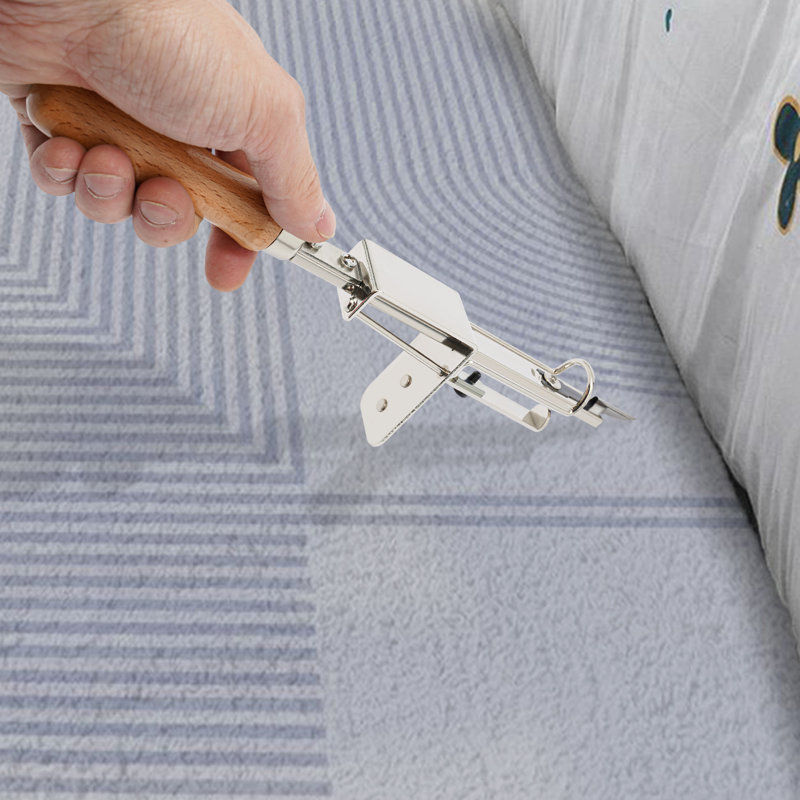 Outil manuel de capitonnage pour tapis