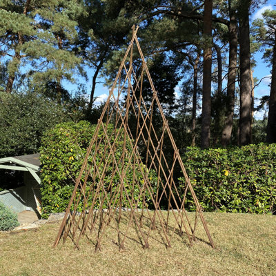 Allmond Wood Expanding Trellis