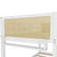 Lit superposé simple au-dessus d'un lit simple avec tablettes de rangement, lit superposé bas avec garde-corps en rotin, blanc